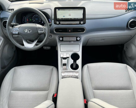 Серый Хендай Kona Electric, объемом двигателя 0 л и пробегом 72 тыс. км за 20154 $, фото 51 на Automoto.ua