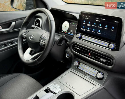 Серый Хендай Kona Electric, объемом двигателя 0 л и пробегом 87 тыс. км за 19552 $, фото 73 на Automoto.ua