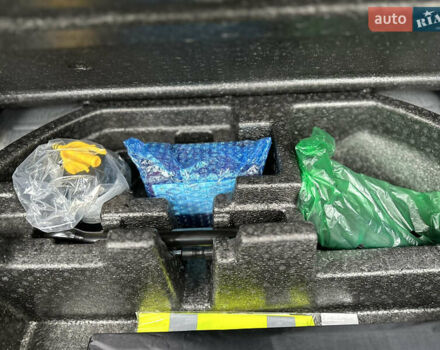 Серый Хендай Kona Electric, объемом двигателя 0 л и пробегом 63 тыс. км за 18450 $, фото 42 на Automoto.ua