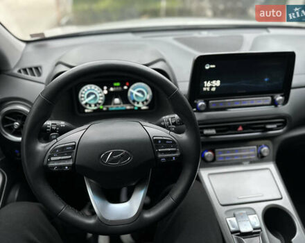 Серый Хендай Kona Electric, объемом двигателя 0 л и пробегом 63 тыс. км за 18450 $, фото 47 на Automoto.ua