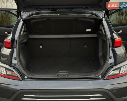 Серый Хендай Kona Electric, объемом двигателя 0 л и пробегом 87 тыс. км за 19552 $, фото 84 на Automoto.ua