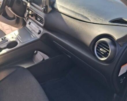 Серый Хендай Kona Electric, объемом двигателя 0 л и пробегом 45 тыс. км за 15999 $, фото 29 на Automoto.ua