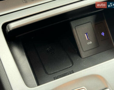 Серый Хендай Kona Electric, объемом двигателя 0 л и пробегом 65 тыс. км за 17999 $, фото 31 на Automoto.ua