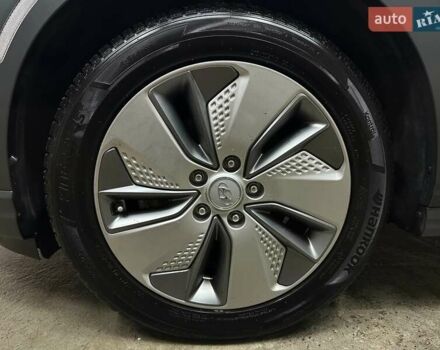 Серый Хендай Kona Electric, объемом двигателя 0 л и пробегом 65 тыс. км за 19900 $, фото 30 на Automoto.ua