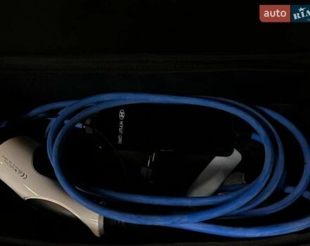 Серый Хендай Kona Electric, объемом двигателя 0 л и пробегом 65 тыс. км за 19900 $, фото 75 на Automoto.ua