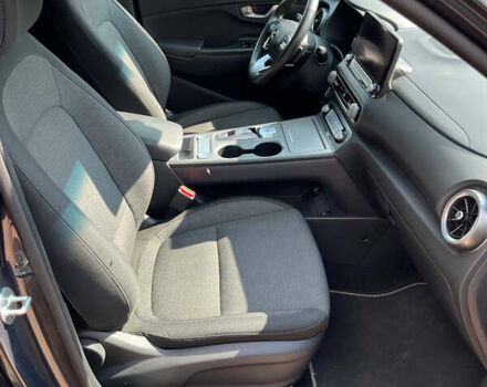 Серый Хендай Kona Electric, объемом двигателя 0 л и пробегом 30 тыс. км за 18000 $, фото 11 на Automoto.ua