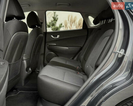 Серый Хендай Kona Electric, объемом двигателя 0 л и пробегом 87 тыс. км за 19552 $, фото 69 на Automoto.ua