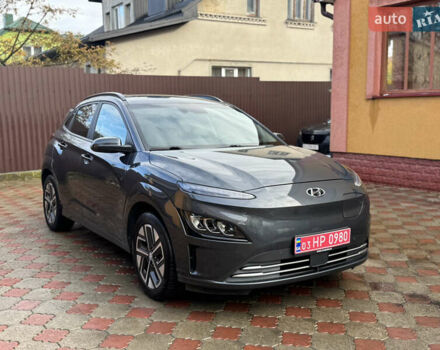 Серый Хендай Kona Electric, объемом двигателя 0 л и пробегом 77 тыс. км за 15999 $, фото 3 на Automoto.ua