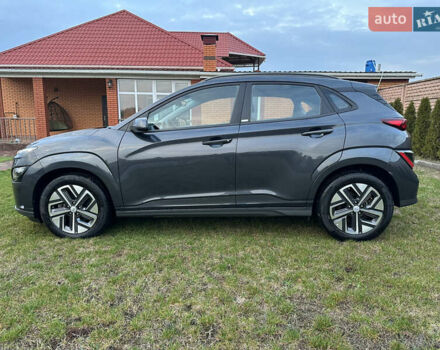 Сірий Хендай Kona Electric, об'ємом двигуна 0 л та пробігом 23 тис. км за 17900 $, фото 3 на Automoto.ua