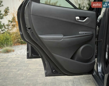 Серый Хендай Kona Electric, объемом двигателя 0 л и пробегом 87 тыс. км за 19552 $, фото 79 на Automoto.ua