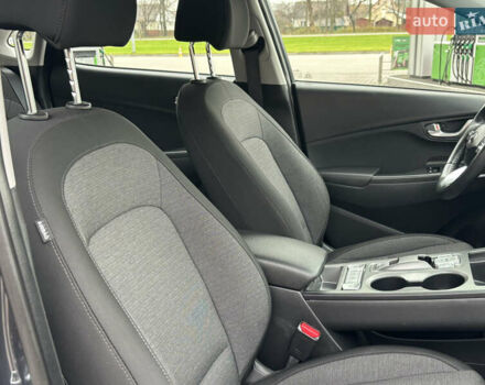 Сірий Хендай Kona Electric, об'ємом двигуна 0 л та пробігом 52 тис. км за 16450 $, фото 67 на Automoto.ua