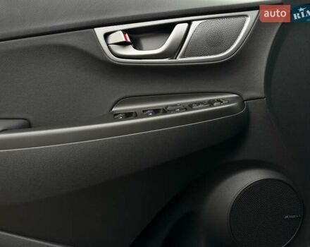 Серый Хендай Kona Electric, объемом двигателя 0 л и пробегом 65 тыс. км за 19900 $, фото 4 на Automoto.ua