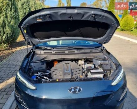 Серый Хендай Kona Electric, объемом двигателя 0 л и пробегом 42 тыс. км за 21500 $, фото 35 на Automoto.ua