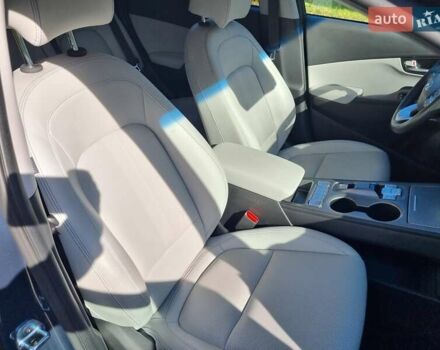 Серый Хендай Kona Electric, объемом двигателя 0 л и пробегом 42 тыс. км за 21500 $, фото 32 на Automoto.ua