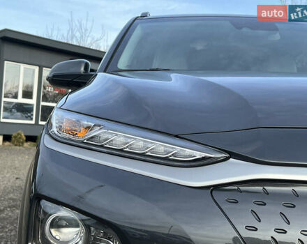 Серый Хендай Kona Electric, объемом двигателя 0 л и пробегом 72 тыс. км за 20154 $, фото 13 на Automoto.ua