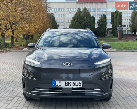 Серый Хендай Kona Electric, объемом двигателя 0 л и пробегом 48 тыс. км за 17390 $, фото 2 на Automoto.ua