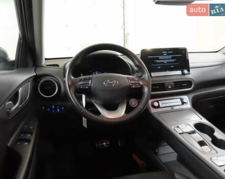 Серый Хендай Kona Electric, объемом двигателя 0 л и пробегом 130 тыс. км за 17950 $, фото 2 на Automoto.ua