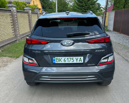 Серый Хендай Kona Electric, объемом двигателя 0 л и пробегом 30 тыс. км за 18000 $, фото 3 на Automoto.ua