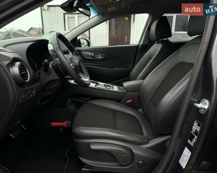 Серый Хендай Kona Electric, объемом двигателя 0 л и пробегом 65 тыс. км за 19900 $, фото 37 на Automoto.ua