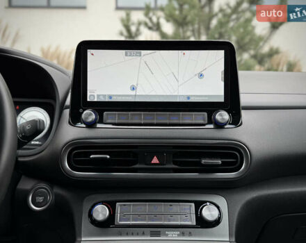 Серый Хендай Kona Electric, объемом двигателя 0 л и пробегом 87 тыс. км за 19552 $, фото 96 на Automoto.ua