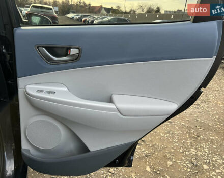 Серый Хендай Kona Electric, объемом двигателя 0 л и пробегом 72 тыс. км за 20154 $, фото 43 на Automoto.ua