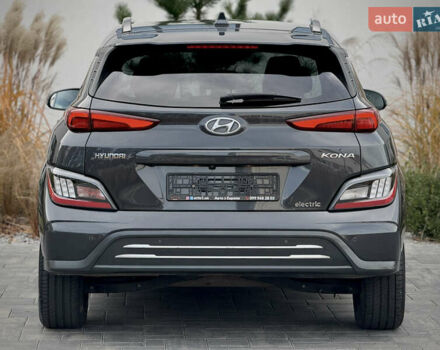 Серый Хендай Kona Electric, объемом двигателя 0 л и пробегом 87 тыс. км за 19552 $, фото 4 на Automoto.ua