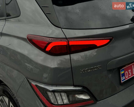 Серый Хендай Kona Electric, объемом двигателя 0 л и пробегом 65 тыс. км за 17999 $, фото 41 на Automoto.ua