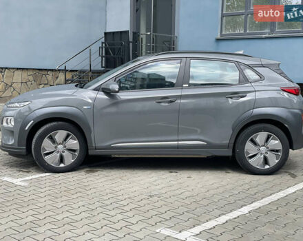 Серый Хендай Kona Electric, объемом двигателя 0 л и пробегом 47 тыс. км за 15950 $, фото 3 на Automoto.ua