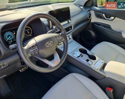 Серый Хендай Kona Electric, объемом двигателя 0 л и пробегом 42 тыс. км за 21500 $, фото 11 на Automoto.ua