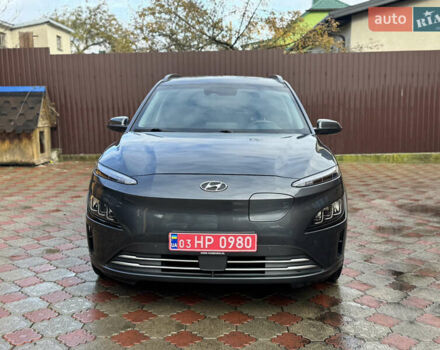 Серый Хендай Kona Electric, объемом двигателя 0 л и пробегом 77 тыс. км за 15999 $, фото 2 на Automoto.ua