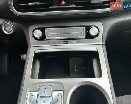 Сірий Хендай Kona Electric, об'ємом двигуна 0 л та пробігом 44 тис. км за 17600 $, фото 39 на Automoto.ua