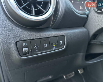 Сірий Хендай Kona Electric, об'ємом двигуна 0 л та пробігом 23 тис. км за 17900 $, фото 21 на Automoto.ua