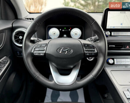 Серый Хендай Kona Electric, объемом двигателя 0 л и пробегом 87 тыс. км за 19552 $, фото 86 на Automoto.ua