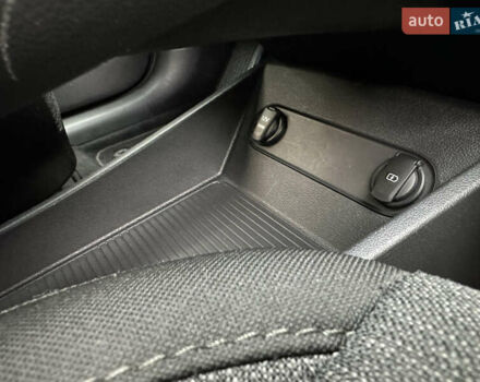 Сірий Хендай Kona Electric, об'ємом двигуна 0 л та пробігом 44 тис. км за 17600 $, фото 31 на Automoto.ua