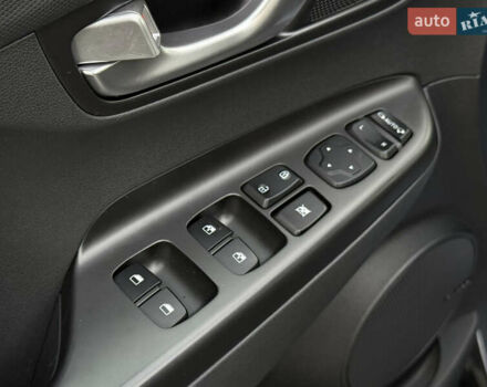 Серый Хендай Kona Electric, объемом двигателя 0 л и пробегом 87 тыс. км за 19552 $, фото 77 на Automoto.ua