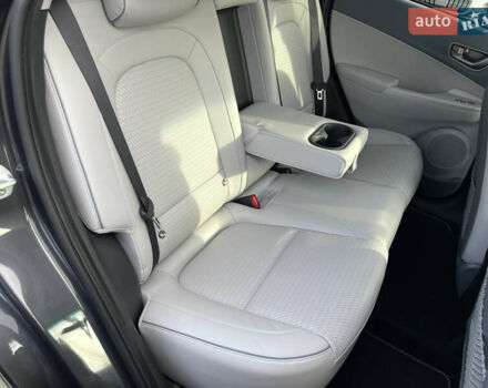 Серый Хендай Kona Electric, объемом двигателя 0 л и пробегом 72 тыс. км за 20154 $, фото 41 на Automoto.ua