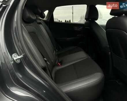Серый Хендай Kona Electric, объемом двигателя 0 л и пробегом 65 тыс. км за 19900 $, фото 81 на Automoto.ua