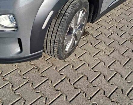 Серый Хендай Kona Electric, объемом двигателя 0 л и пробегом 45 тыс. км за 15999 $, фото 30 на Automoto.ua