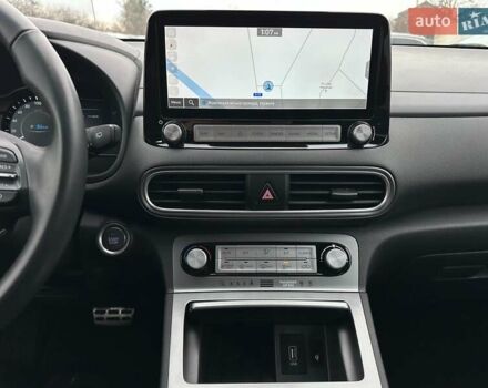 Серый Хендай Kona Electric, объемом двигателя 0 л и пробегом 65 тыс. км за 19900 $, фото 58 на Automoto.ua