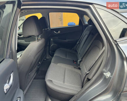 Серый Хендай Kona Electric, объемом двигателя 0 л и пробегом 77 тыс. км за 15999 $, фото 15 на Automoto.ua