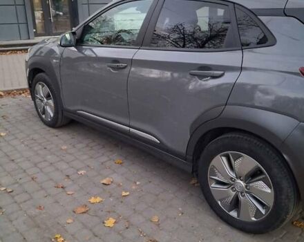 Серый Хендай Kona Electric, объемом двигателя 0 л и пробегом 45 тыс. км за 15999 $, фото 4 на Automoto.ua