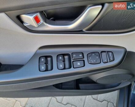 Серый Хендай Kona Electric, объемом двигателя 0 л и пробегом 42 тыс. км за 21500 $, фото 13 на Automoto.ua