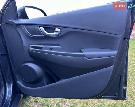 Сірий Хендай Kona Electric, об'ємом двигуна 0 л та пробігом 23 тис. км за 17900 $, фото 11 на Automoto.ua