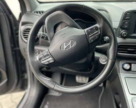 Серый Хендай Kona Electric, объемом двигателя 0 л и пробегом 47 тыс. км за 15950 $, фото 27 на Automoto.ua