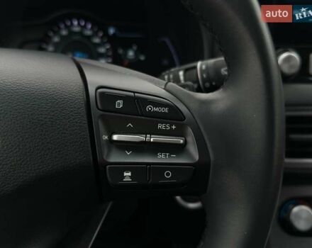 Серый Хендай Kona Electric, объемом двигателя 0 л и пробегом 65 тыс. км за 19900 $, фото 47 на Automoto.ua