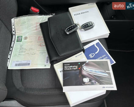 Сірий Хендай Kona Electric, об'ємом двигуна 0 л та пробігом 52 тис. км за 16450 $, фото 72 на Automoto.ua