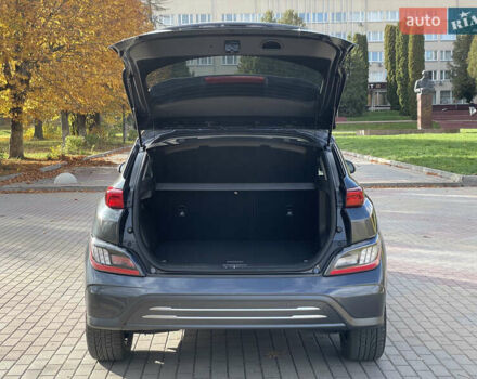 Серый Хендай Kona Electric, объемом двигателя 0 л и пробегом 48 тыс. км за 17390 $, фото 8 на Automoto.ua