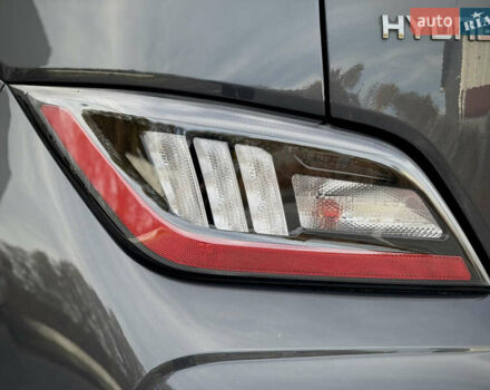 Серый Хендай Kona Electric, объемом двигателя 0 л и пробегом 87 тыс. км за 19552 $, фото 48 на Automoto.ua