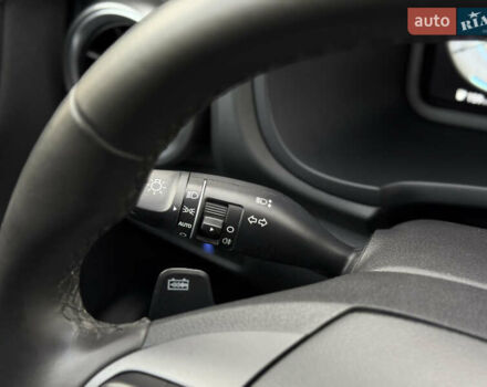 Серый Хендай Kona Electric, объемом двигателя 0 л и пробегом 87 тыс. км за 19552 $, фото 89 на Automoto.ua