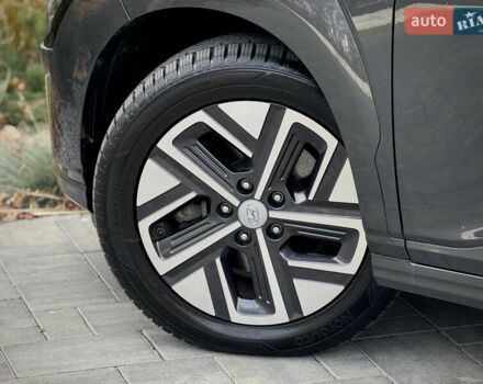 Серый Хендай Kona Electric, объемом двигателя 0 л и пробегом 87 тыс. км за 19552 $, фото 31 на Automoto.ua